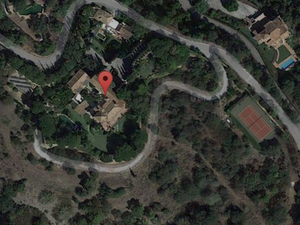 EL MADRONAL Mansion on 20.000m2 plot.Tennis court