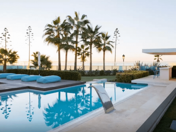Golden Mile – Modern 7bed Beachfront villa