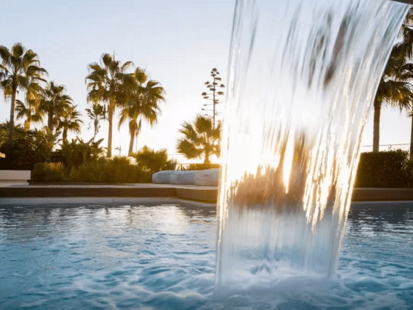Golden Mile – Modern 7bed Beachfront villa
