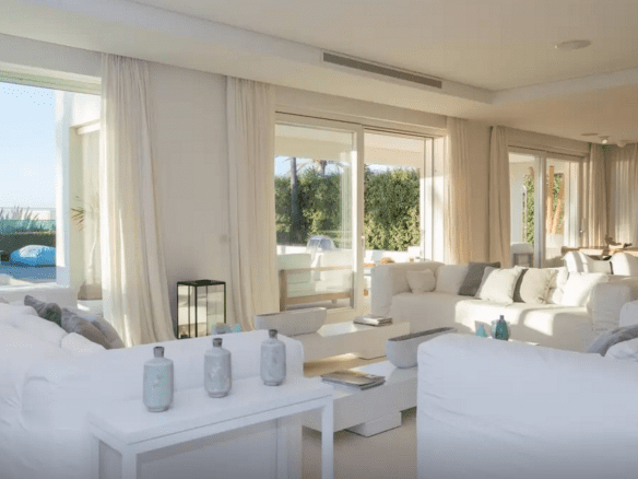 Golden Mile – Modern 7bed Beachfront villa