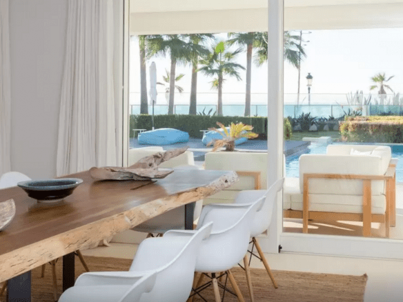 Golden Mile – Modern 7bed Beachfront villa