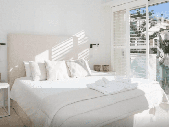 Golden Mile – Modern 7bed Beachfront villa