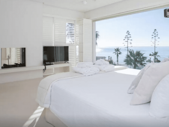 Golden Mile – Modern 7bed Beachfront villa