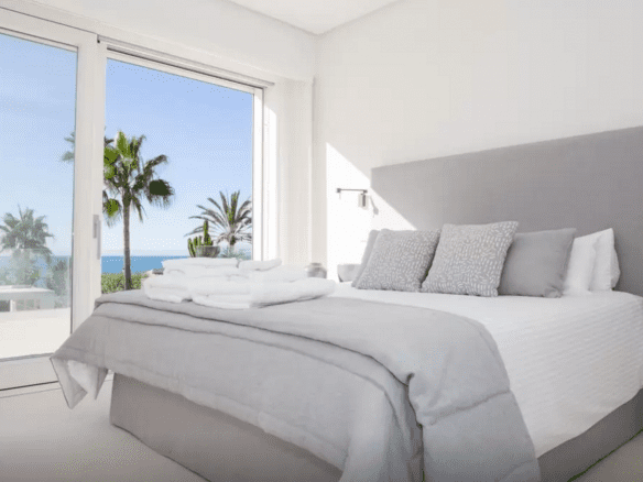 Golden Mile – Modern 7bed Beachfront villa