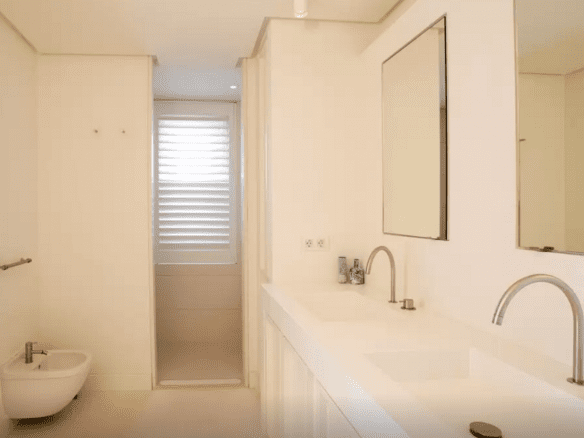 Golden Mile – Modern 7bed Beachfront villa