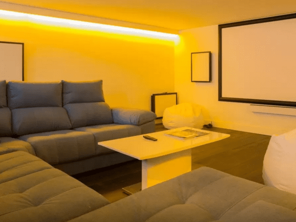 Golden Mile – Modern 7bed Beachfront villa