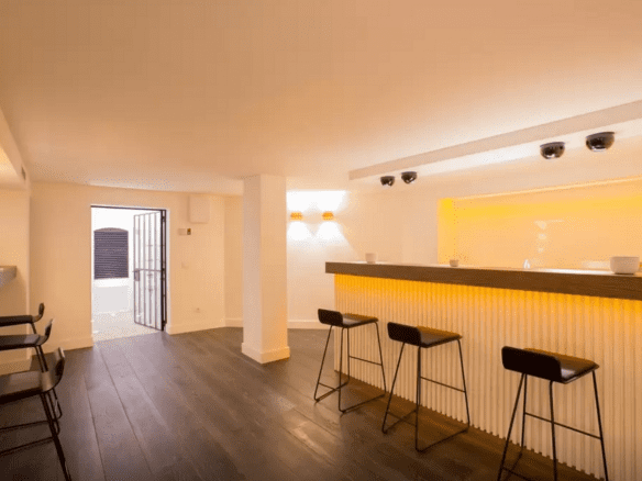 Golden Mile – Modern 7bed Beachfront villa
