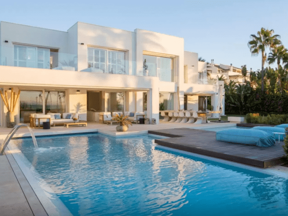 Golden Mile – Modern 7bed Beachfront villa