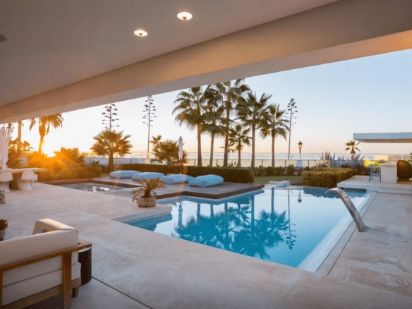 Golden Mile – Modern 7bed Beachfront villa