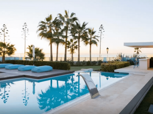 Golden Mile – Modern 7bed Beachfront villa