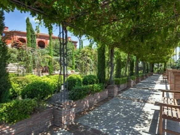 Palatial Mansion – Marbella hillside – Sea views