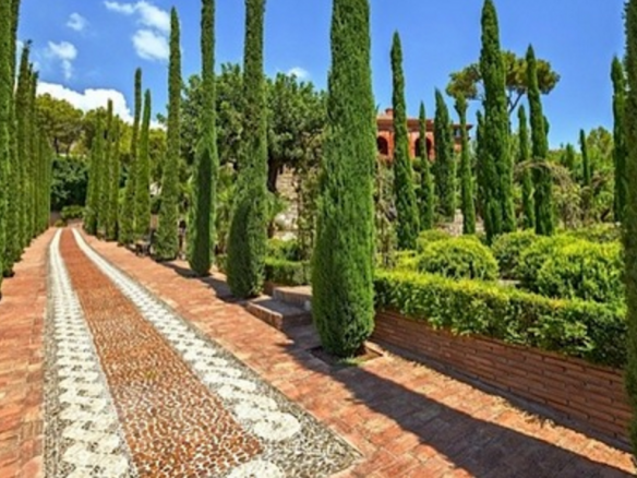 Palatial Mansion – Marbella hillside – Sea views
