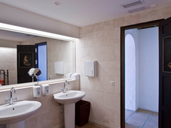 Reduced – Costa del Sol.Luxury hotel, clinic etc with sea views