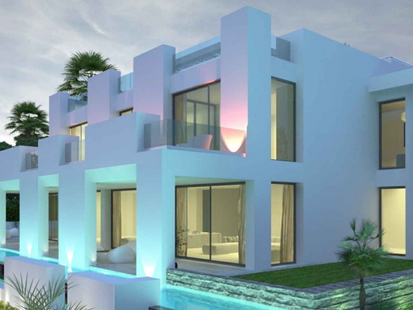 For sale- Nueva Andalucia – Modern villa  – Guest house – Gated