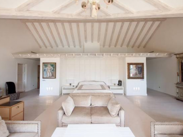 Reduced 🏰 Estepona Beachfront Mansion: A Dream Residence on an Extensive Plot 🌊🌴