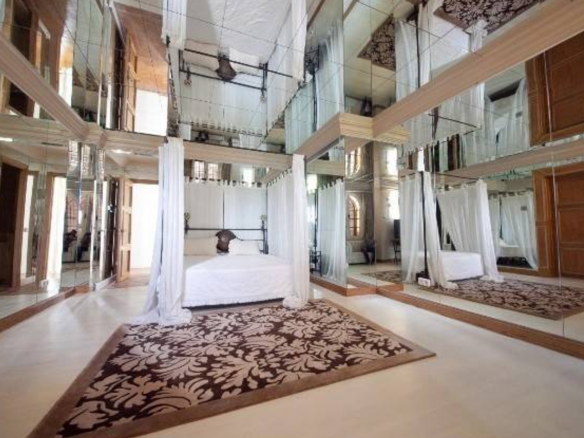Reduced 🏰 Estepona Beachfront Mansion: A Dream Residence on an Extensive Plot 🌊🌴