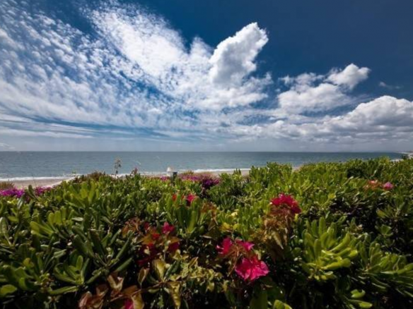 Reduced 🏰 Estepona Beachfront Mansion: A Dream Residence on an Extensive Plot 🌊🌴
