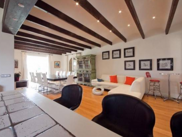 Reduced 🏰 Estepona Beachfront Mansion: A Dream Residence on an Extensive Plot 🌊🌴