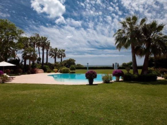 Reduced 🏰 Estepona Beachfront Mansion: A Dream Residence on an Extensive Plot 🌊🌴