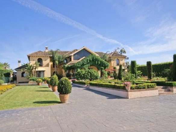 Reduced 🏰 Estepona Beachfront Mansion: A Dream Residence on an Extensive Plot 🌊🌴