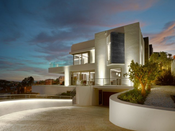Nueva Andalucia – Contemporary villa – Panoramic views