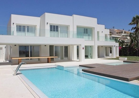 Golden Mile – Modern 7bed Beachfront villa