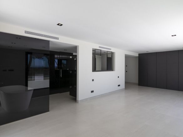 Beach villa – Marbella East 6bedroom modern villa for sale