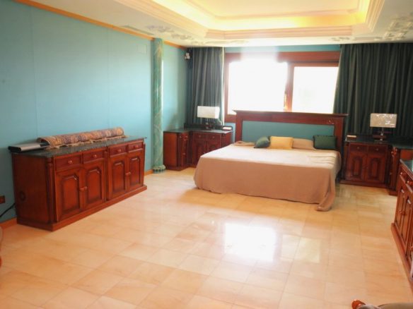 Golden mile Marbella.Build a beachfront Hotel.