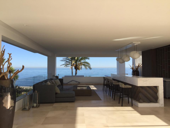 Beachfront Mansion – 10 min  Puerto Banus – RENT
