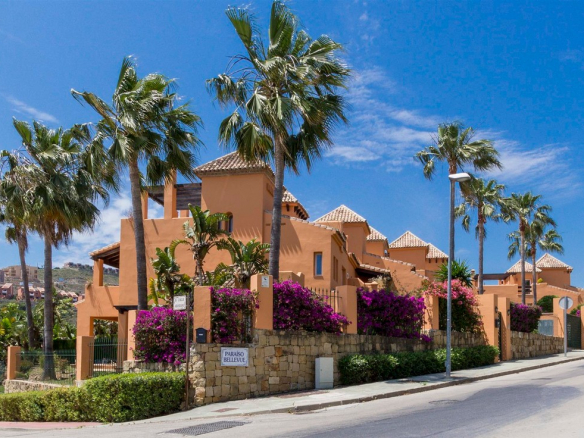 Benahavis – 3B townhouse – Tropical garden -Huge pool