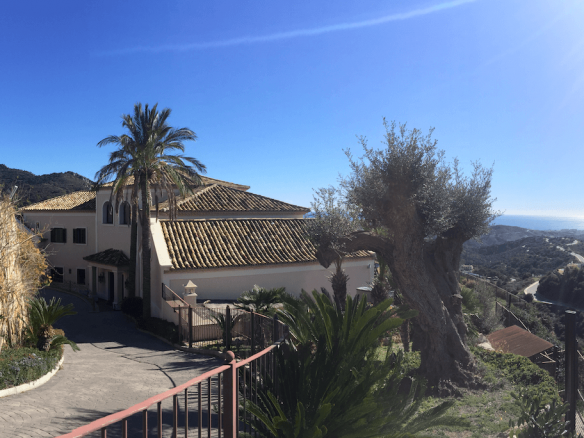 Benahavis Mansion in gated community with incredible Seaviews