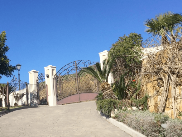 Benahavis Mansion in gated community with incredible Seaviews