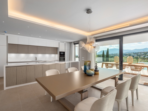 SOLD – Estepona – Contemporary villa – Panoramic views