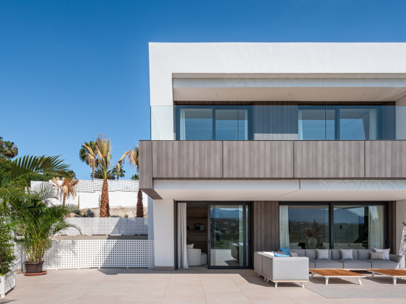 SOLD – Estepona – Contemporary villa – Panoramic views