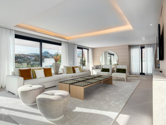 SOLD – Estepona – Contemporary villa – Panoramic views