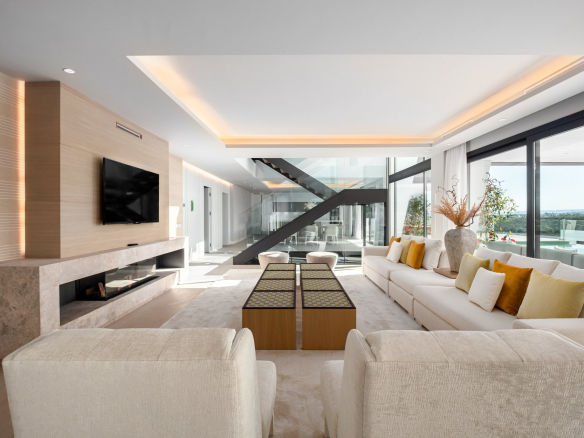 SOLD – Estepona – Contemporary villa – Panoramic views