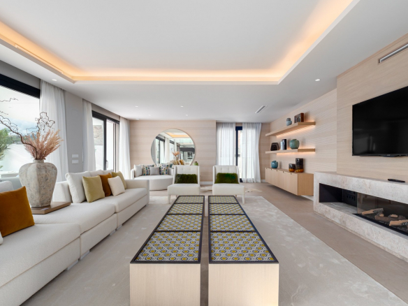 SOLD – Estepona – Contemporary villa – Panoramic views