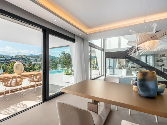 SOLD – Estepona – Contemporary villa – Panoramic views