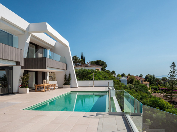 SOLD – Estepona – Contemporary villa – Panoramic views