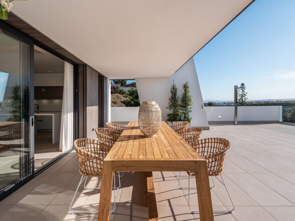SOLD – Estepona – Contemporary villa – Panoramic views