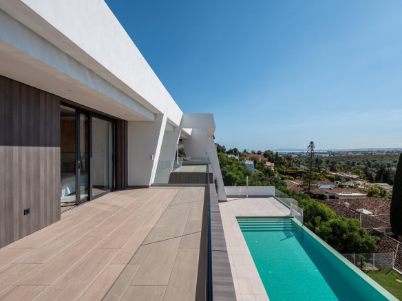 SOLD – Estepona – Contemporary villa – Panoramic views