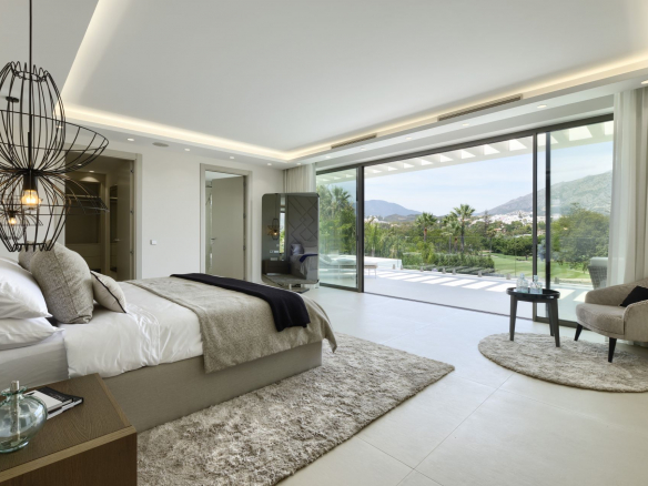 SOLD – LA VILLA – Nueva Andalucia – 9B Modern villa – Panoramic views