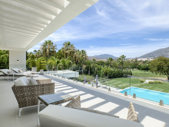 SOLD – LA VILLA – Nueva Andalucia – 9B Modern villa – Panoramic views