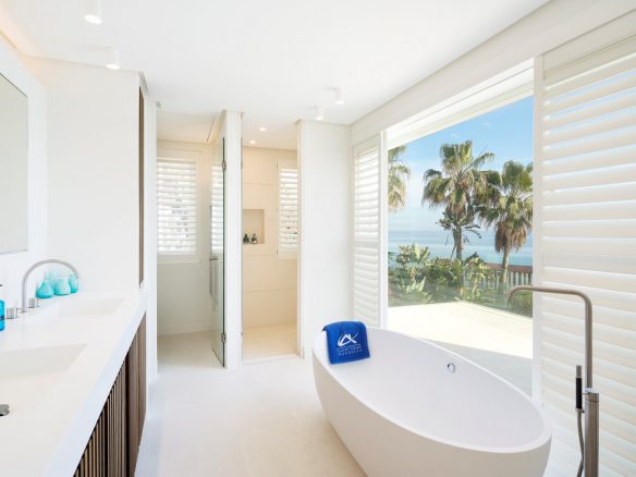 Golden Mile – Modern 7bed Beachfront villa