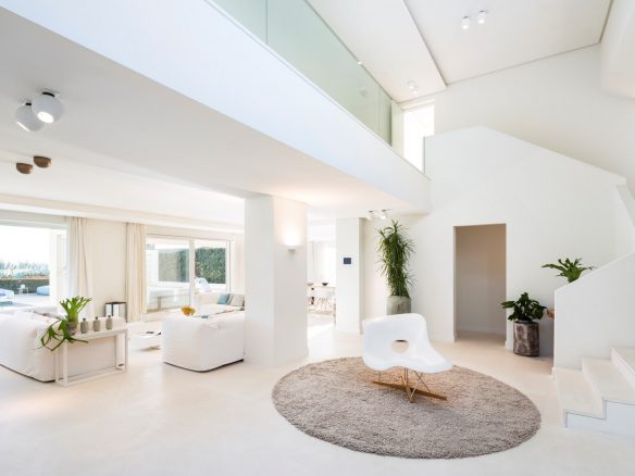 Golden Mile – Modern 7bed Beachfront villa