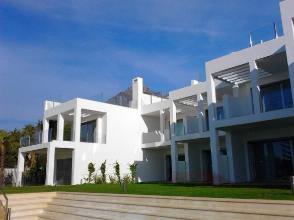 Modern Houses with sea view for sale Marbella Hillside.Gated community