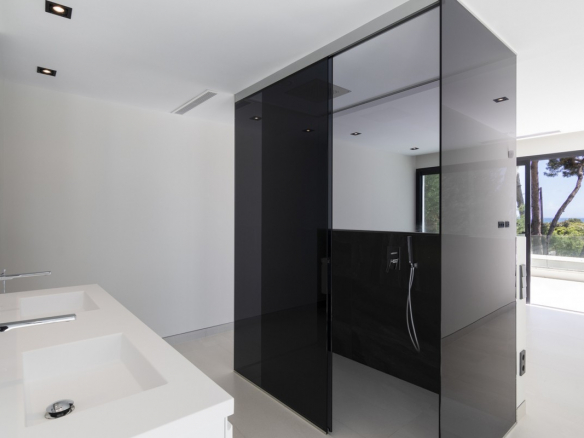 Beach villa – Marbella East 6bedroom modern villa for sale