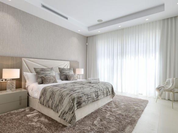 SOLD – LA VILLA – Nueva Andalucia – 9B Modern villa – Panoramic views