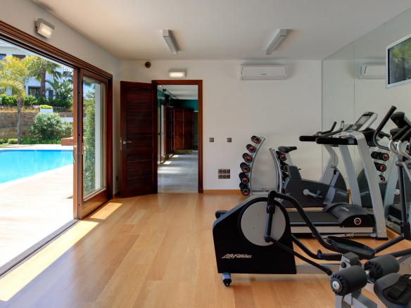 Costa del Sol.Beachfront Penthouse  5 bedrooms seaviews