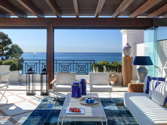 Costa del Sol.Beachfront Penthouse  5 bedrooms seaviews